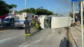 Ambos conductores aseguran tenían la luz del semáforo en verde