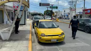 Familia viajaba en un auto amarillo en Campeche.