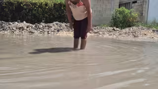 Un enorme hoyanco representa un peligro en la colonia El Tajonal.
