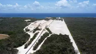 En un sobrevuelo, el Presidente Andrés Manuel López Obrador detectó que la empresa continuaba extrayendo materia