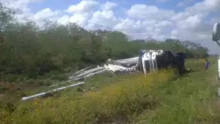 El conductor transportaba carga de aluminio desde Mérida hacia Cancún