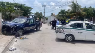 Se registra fuerte choque entre una patrulla y un taxi en Cancún