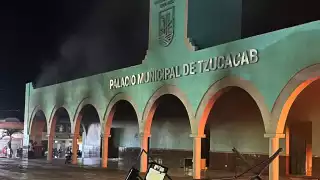 Lo que comenzó como una manifestación pacífica terminó en destrozos y quema de vehículos en Tzucacab