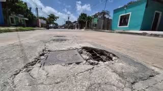 Hueco en cruce de calles 41 y 14 representa riesgo vial
