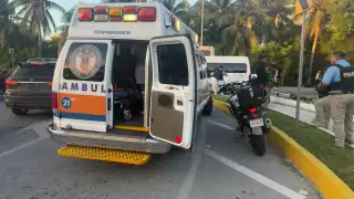 Paramédicos y elementos de la Policía Turística respondieron al llamado.