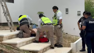 Trabajador de la construcción es hospitalizado tras caer de un techo en Campeche