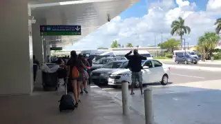 El costo del estacionamiento en el aeropuerto de Cancún incrementó tres pesos