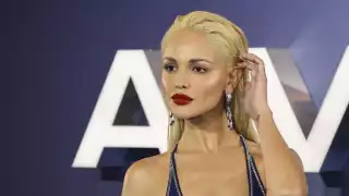 La actriz y cantante volvió a hacerse un cambio de imagen