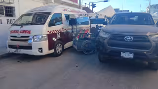 Mototaxi choca contra combi en Escárcega tras ser impactado por camioneta