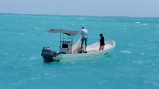 Aseguran embarcación con tres hombres en Isla Mujeres