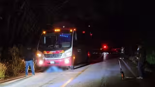 El adulto mayor quedó debajo del autobús de ATS
