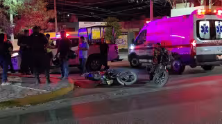 Pareja en motocicleta es atropellada en avenida López Portillo de Campeche; conductor huye