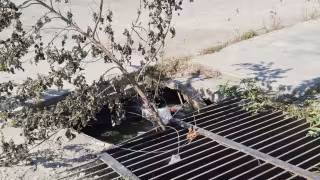 Vecinos de la colonia El Aserradero, en Champotón, denuncian un drenaje pluvial sin rejilla en la calle 13 con 14.