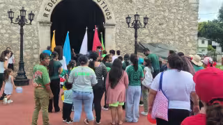 La actividad organizada por la parroquia de Nuestra Señora de las Mercedes comenzó en el corredor turístico Chen Pec y concluyó con una celebración religiosa encabezada por el párroco Martín Mena Carrillo