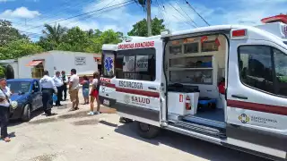 Dos jovencitas resultan lesionadas tras accidente entre automóvil y motocicleta en Escárcega