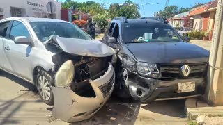 Fuerte accidente deja daños materiales de consideración en la ciudad de Calkiní en Campeche