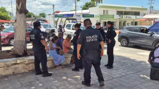 Adulta mayor pierde su cartera en transporte de Campeche; policías la llevan hasta su casa