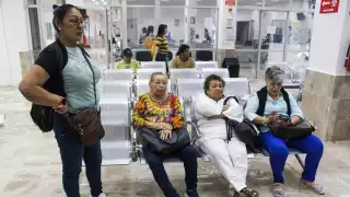 Personal del ISSSTE les dijo que se retiraran o esperaran hasta cinco horas para ser atendidos