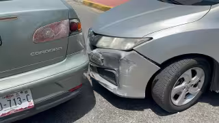 Colisión entre dos vehículos genera afectaciones viales en Guadalupe