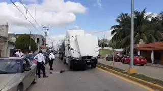 El tránsito en la avenida de José María Morelos está bloqueado