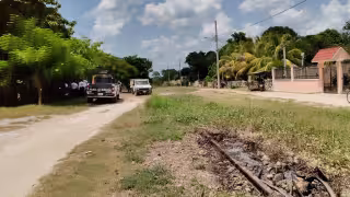 Ejidatarios de Bécal en Campeche retienen a trabajadores por intentar desmantelar vías férreas