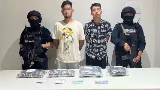 Detienen a dos personas por portar drogas en Tulum