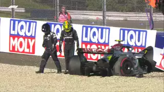 Lewis Hamilton perdió el control de su monoplaza, hasta chocar contra la barrera