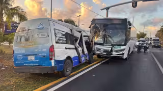 Ambas unidades circulaban sin pasajeros al momento del accidente
