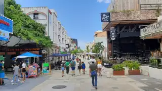La Quinta Avenida de Playa del Carmen se mantiene en vigilancia tras el asesinato de un policía el pasado fin de semana