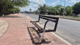 Malecón de Champotón en deterioro: denuncian riesgo por mobiliario dañado