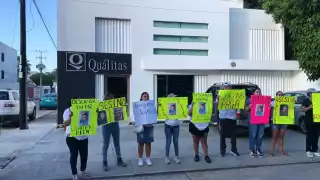 Familiares se plantaron afuera de Qualitad en Cancún
