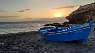 Los 44 migrantes recibieron atención médica y luego fueron trasladados al puerto cercano de Arguineguín para ser identificados,