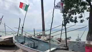 Pescadores de Seybaplaya resguadan lanchas y motores fuera de borda