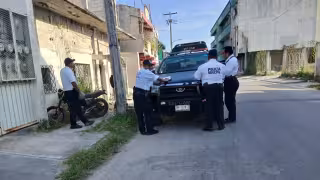 Policías decomisan una motocicleta sin placas en Escárcega