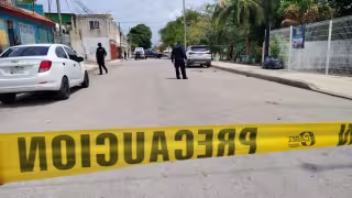 Balearon a un hombre en la SM 233 de Cancún; agresores lograron escapar