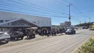 Largas filas en Champotón por canje de placas antes del alza del UMA