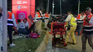 Paramédicos la estabilizan tras desvanecerse en la feria