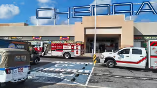 Elementos del Heroico Cuerpo de Bomberos llegaron al comercio.