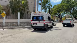 ¡Salió volando! Motociclista choca por exceso de velocidad en el barrio de Guadalupe, Campeche