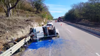 Impacto contra muro de contención deja pintores lesionados en Campeche