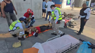 Los motociclistas presentaron posibles fracturas en el cuerpo