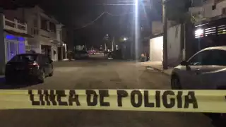 Hombres disparan contra un taxi y dejan mensaje con amenazas en El Petén de Cancún
