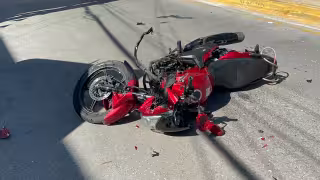 Un motociclista accidentado en el barrio de San Román conducía presuntamente alcoholizado.
