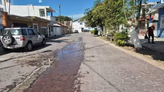 Fuga de agua en Chen Pec provoca encharcamientos y desperdicio del vital líquido en Champotón