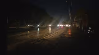 Apagón en Cancún hoy 3 de octubre; Supermanzana 105 se queda a oscuras tras repentino corte de luz; ¿qué dice la CFE?
