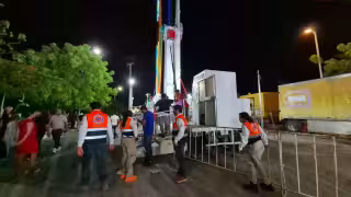 Una joven presuntamente salió proyectada de una atracción mecánica dentro del recinto festivo.