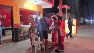 El reporte fue por un masculino lesionado afuera de una taquería.