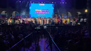 Miles de cancunenses se dieron cita esta noche en el Carnaval de Cancún