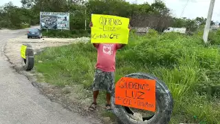 Los habitantes afectados exigen a la CFE que los atienda y les dé soluciones.