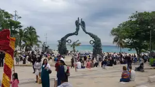 Pese al mal clima en Playa del Carmen, los turistas abarrotaron Playa Fundadores